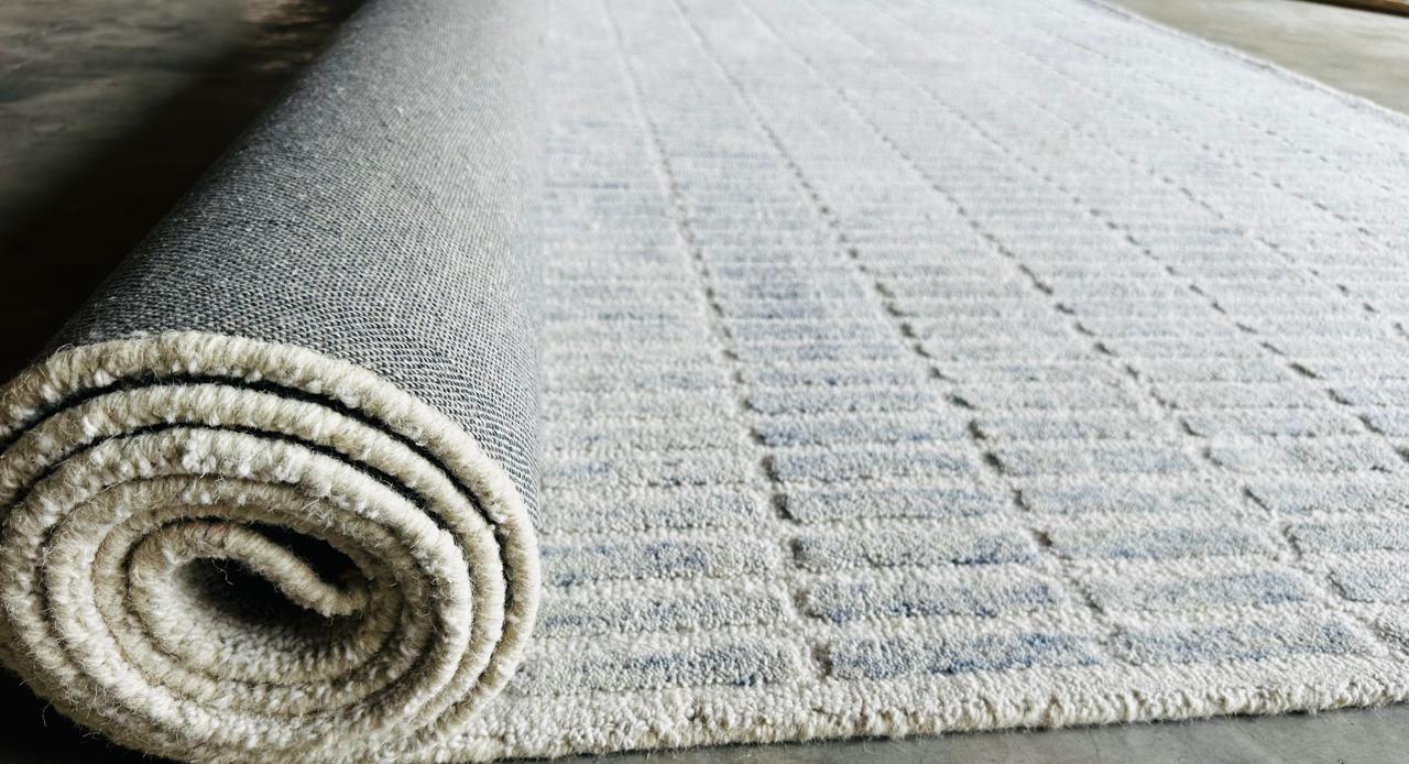 Hand-Tufted Sky Blue Wool Rug – Soft Plush Rectangular Carpet for Home Décor