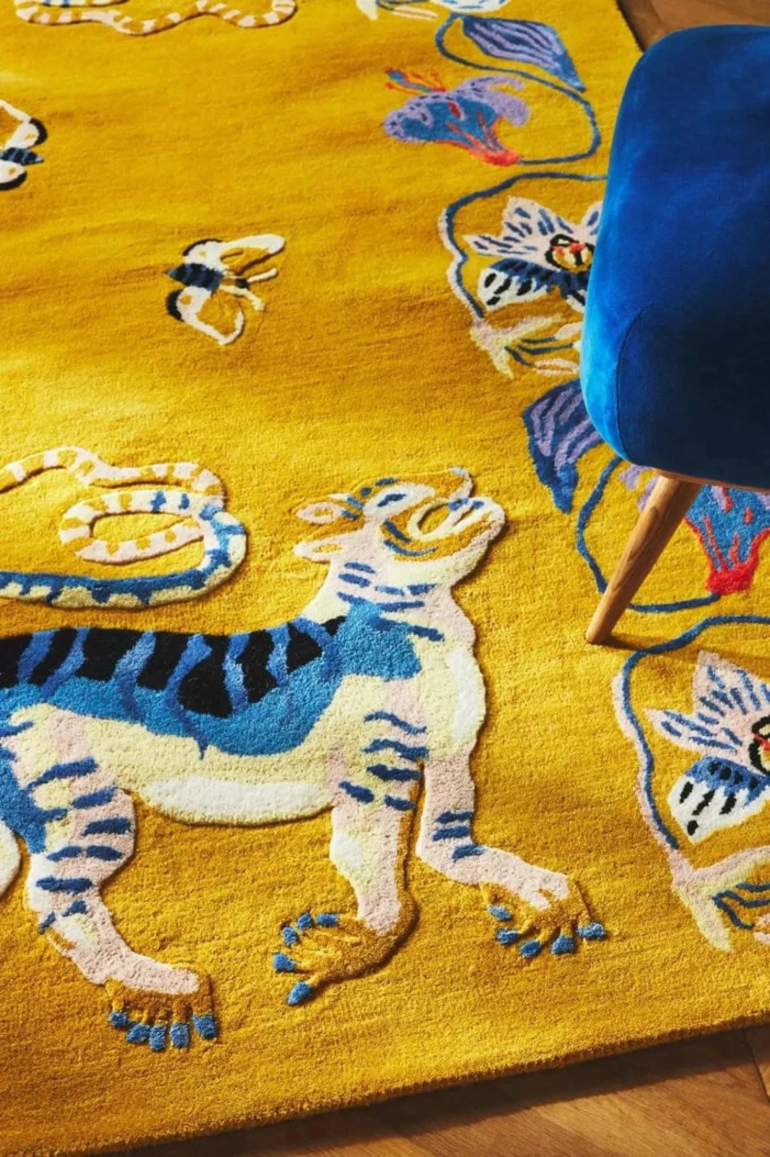 Hand-Tufted Wool Rug – Bold Yellow Tiger & Floral Design Statement Area Carpet for Luxury Home Décor