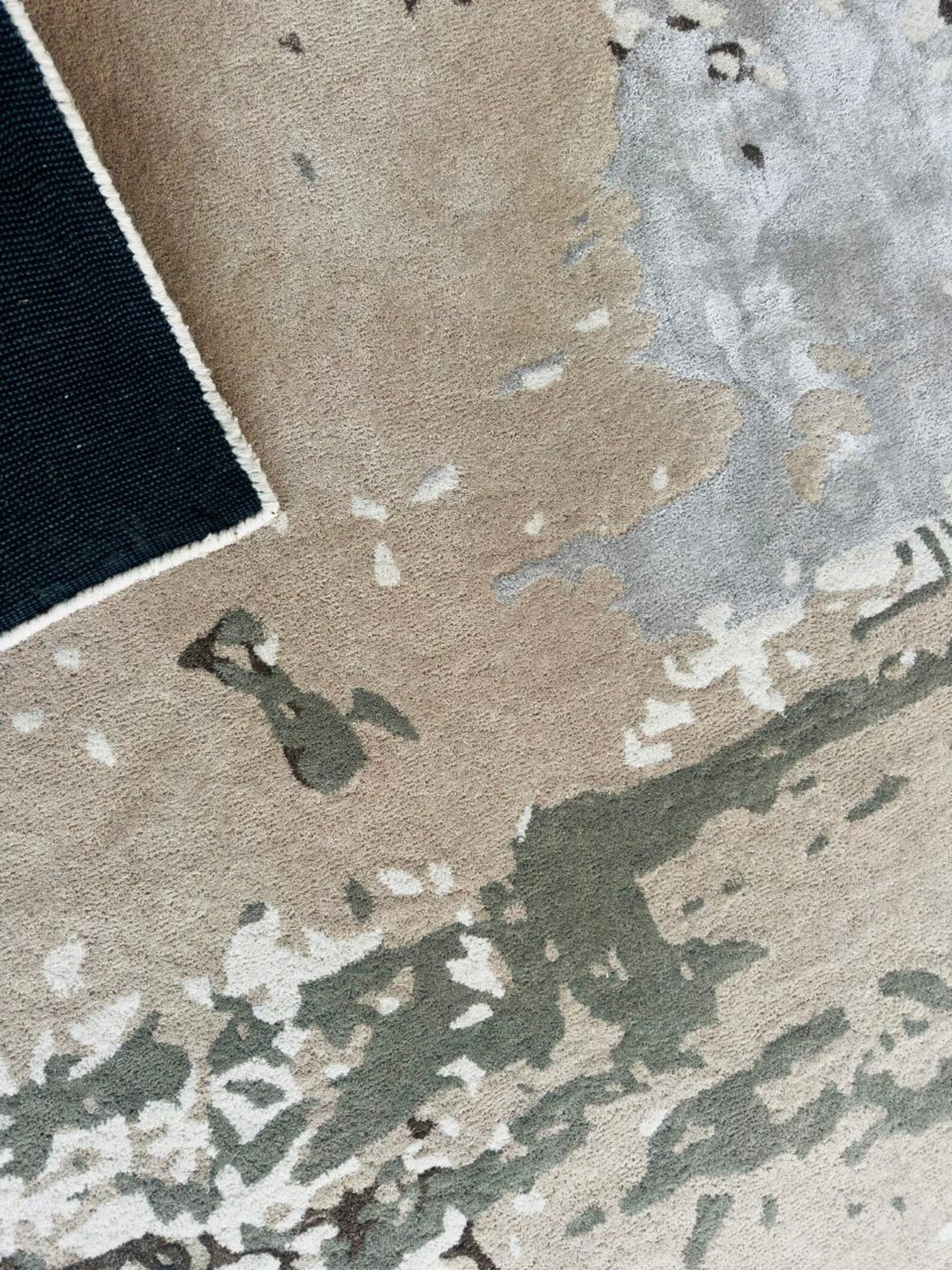 Luxury Hand-Tufted Wool Rug – Soft Beige Floral Pattern, Stylish Interior Rug