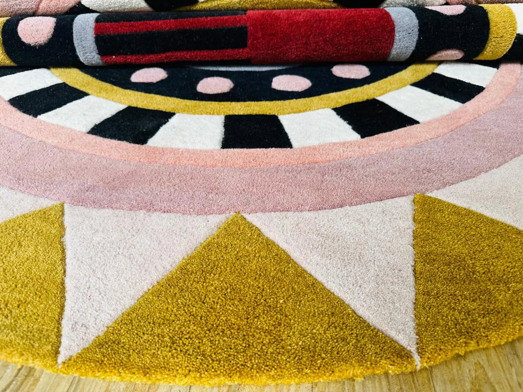 Elegant Oval Hand-Tufted Wool Area Rug with Modern Geometric Design