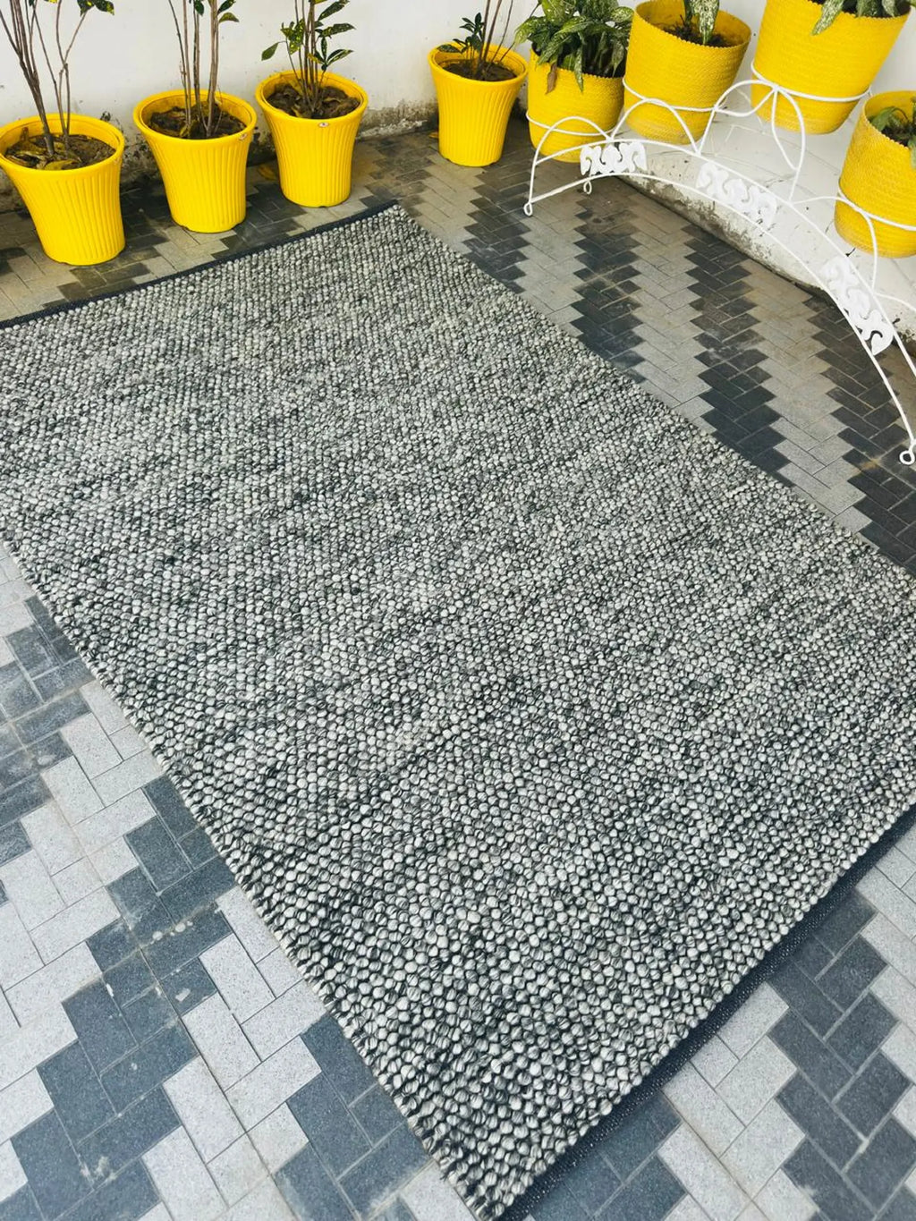 Luxury Handwoven Chunky Wool Rug – Grey Pebble Texture Scandinavian Carpet for Modern Cozy Interiors