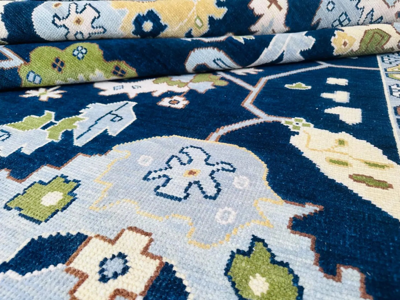 Hand-Knotted Blue Oushak Wool Rug – Persian-Style Oriental Tribal Carpet