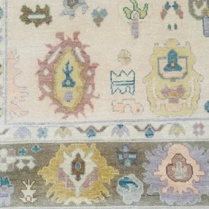 Hand-Knotted Vintage Oushak Rug – Elegant Beige Floral Carpet