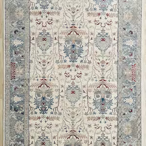 Luxury Hand-Knotted Oriental Rug – Soft Multicolor Persian Design Carpet
