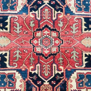 Hand-Knotted Heriz Serapi Rug – Red & Navy Persian Medallion Carpet