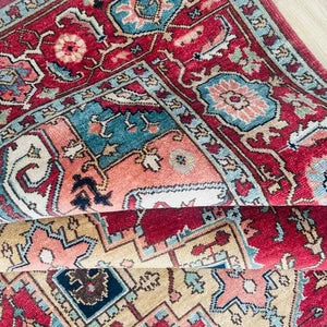 Elegant Hand-Knotted Serapi Rug in Classic Traditional Persian Vintage Style