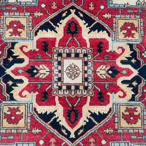 Vintage Persian Style Heriz Rug – Hand-Knotted Rust Wool Serapi Carpet