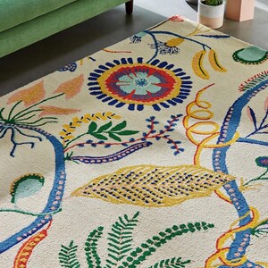 Elegant Multicolor Floral Pattern Hand-Tufted Wool Rug