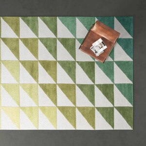 Sunfade Hand-Tufted Wool Carpet – Green Gradient Design