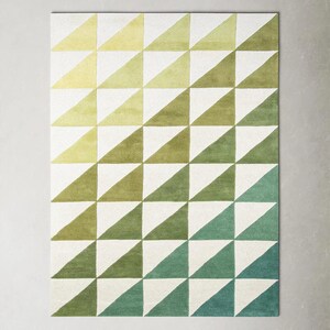Sunfade Hand-Tufted Wool Carpet – Green Gradient Design