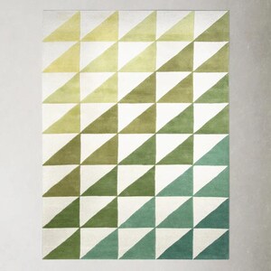 Sunfade Hand-Tufted Wool Carpet – Green Gradient Design