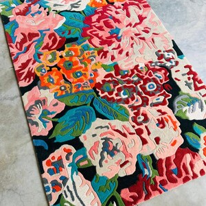 Hand-Tufted Persian-Style Wool Rug: Floral Botanical Design