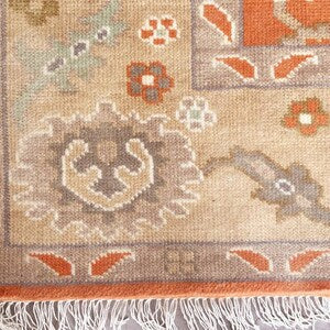 Vintage Oushak Hand-Knotted Wool Rug – Traditional Floral Design in Rust Orange & Beige
