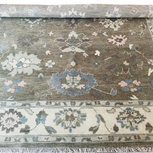 Hand-Knotted Grey Oushak Wool Rug – Pastel Floral Interior Carpet