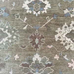 Hand-Knotted Grey Oushak Wool Rug – Pastel Floral Interior Carpet