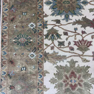 Hand-Knotted Oushak Rug – Vintage Ivory Turkish Oriental Carpet