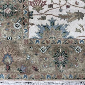 Hand-Knotted Oushak Rug – Vintage Ivory Turkish Oriental Carpet