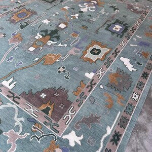 Vintage Hand-Knotted Turkish Oushak Wool Rug – Green & Ivory Floral Classic Area Rug