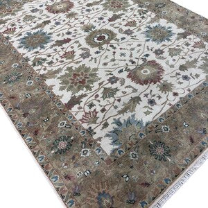 Hand-Knotted Oushak Rug – Vintage Ivory Turkish Oriental Carpet