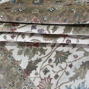 Hand-Knotted Oushak Rug – Vintage Ivory Turkish Oriental Carpet