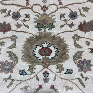 Hand-Knotted Oushak Rug – Vintage Ivory Turkish Oriental Carpet